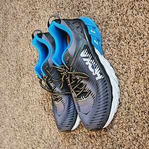 Hoka One One "Arahi 2" sneakers